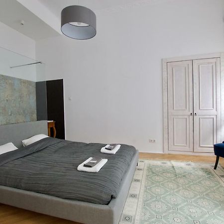 Luxury Apartment By Hi5 - Oktober 6 Street Boedapest Buitenkant foto