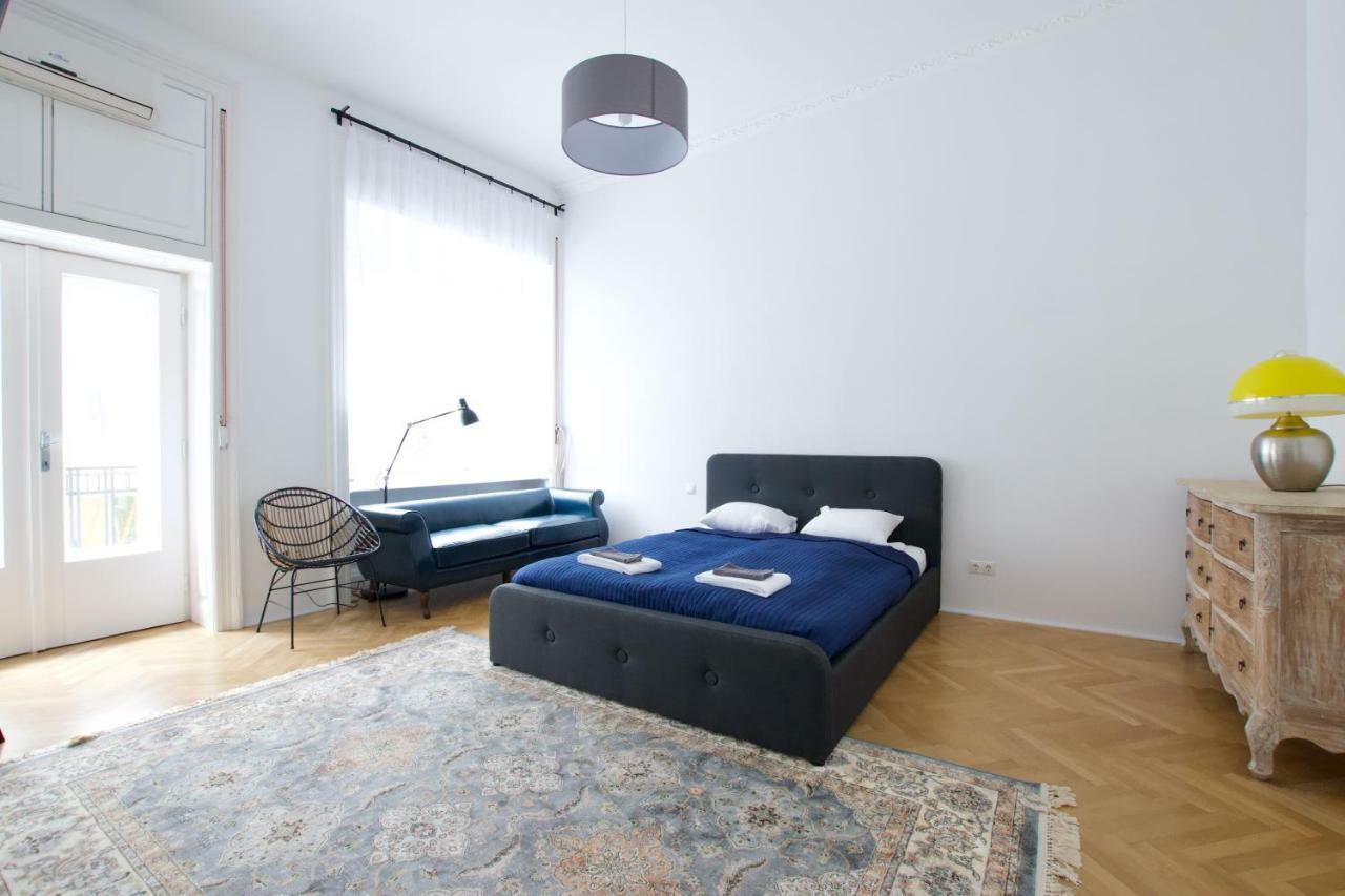 Luxury Apartment By Hi5 - Oktober 6 Street Boedapest Buitenkant foto