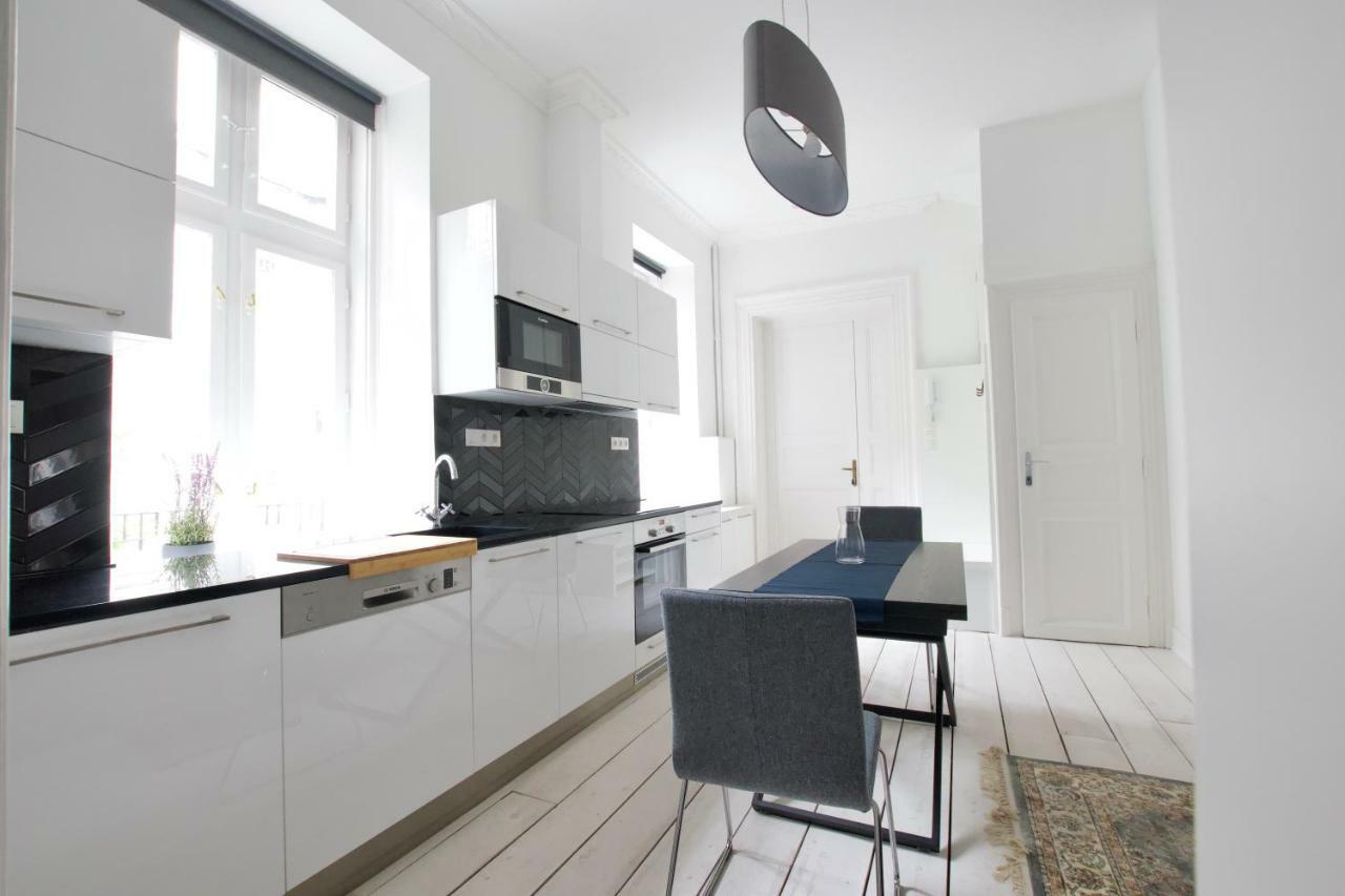 Luxury Apartment By Hi5 - Oktober 6 Street Boedapest Buitenkant foto